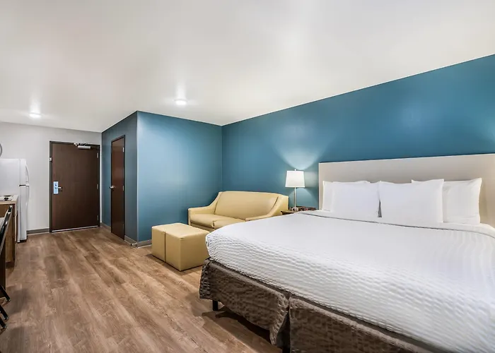 Woodspring - Chicago * Downers Grove